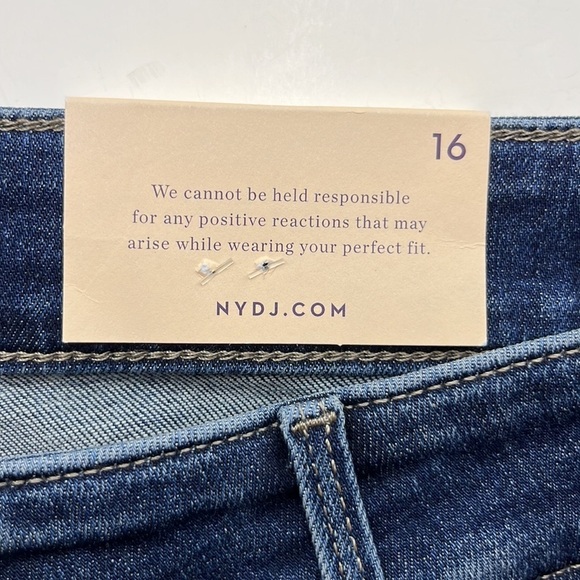 NYDJ Briella Short Roll Cuff NWT Shorts Size 16 - Picture 11 of 16